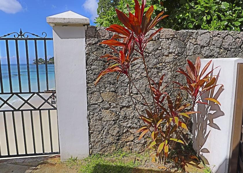  Mahé Island Exterior Detail