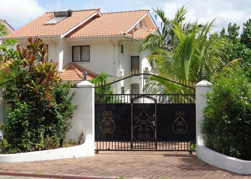  Mahé Island Exterior Detail