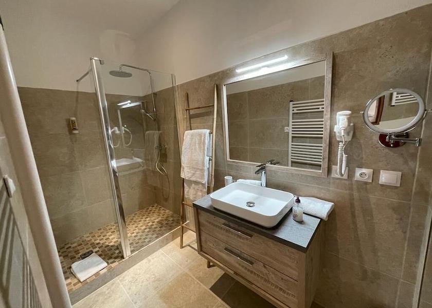 Occitanie Nîmes Bathroom