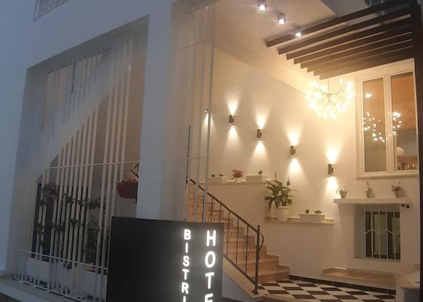  Sarande Exterior Detail