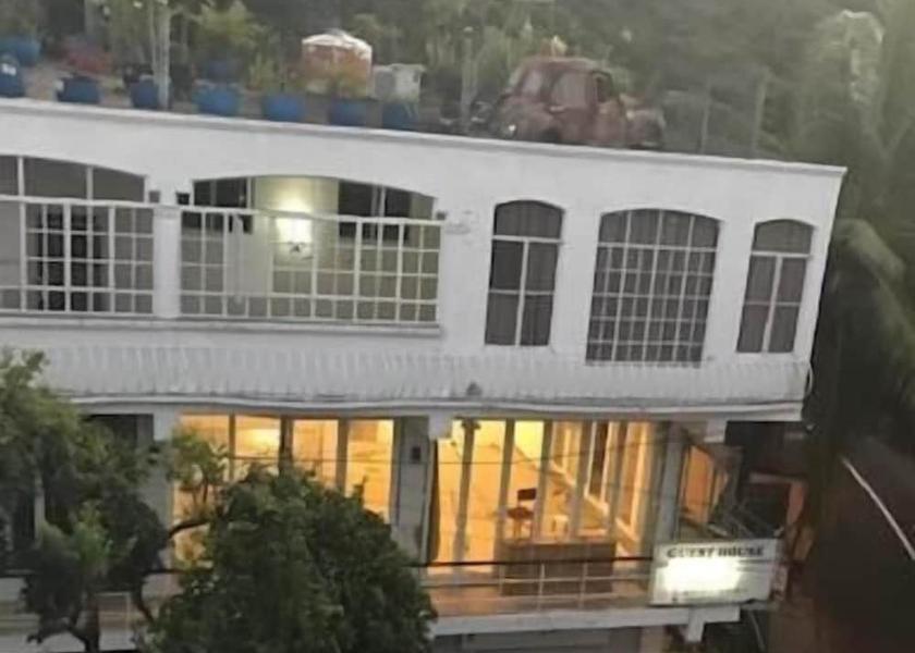 MU Grand Bay Exterior Detail