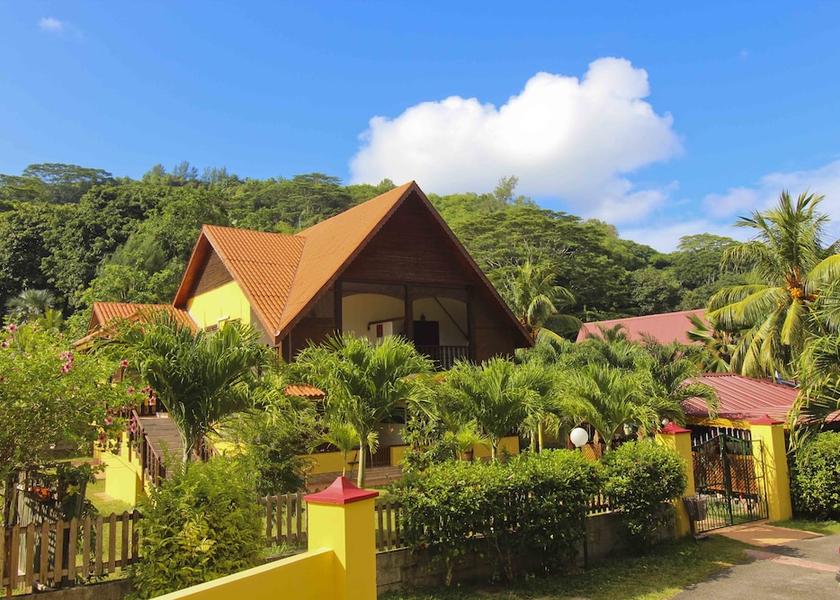  Mahé Island Facade
