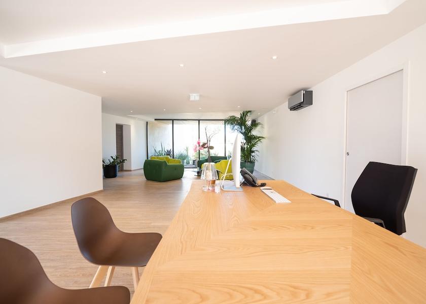 Corsica L'Ile-Rousse Reception