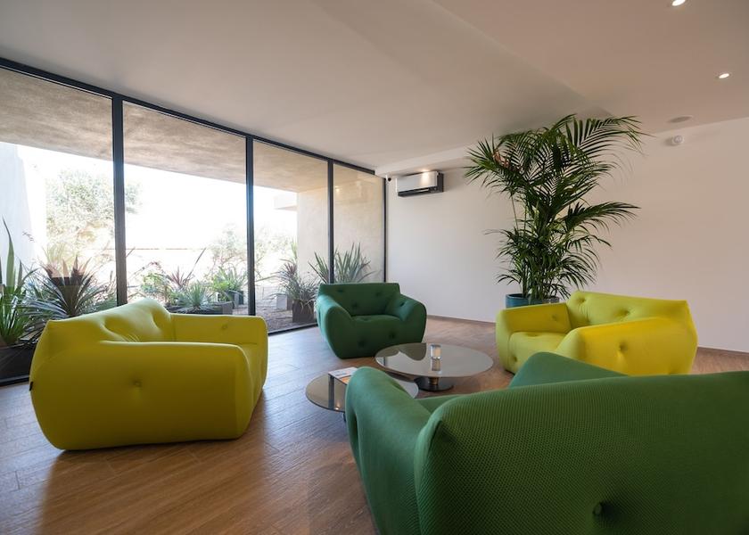 Corsica L'Ile-Rousse Reception