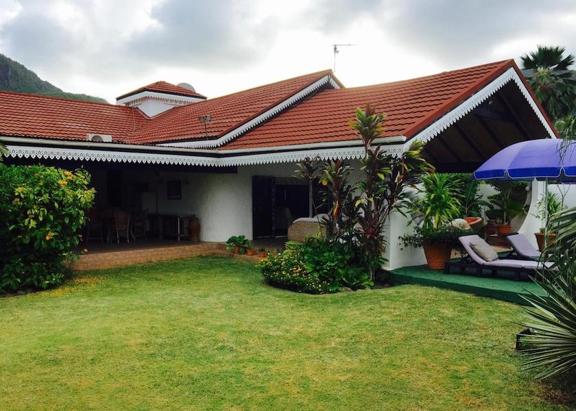  Mahé Island Property Grounds