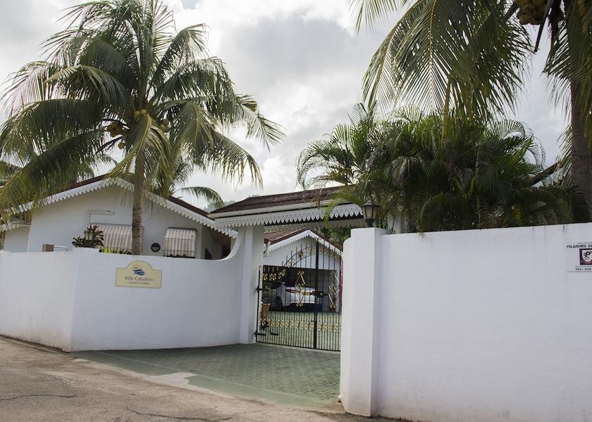 Mahe Island Entrance
