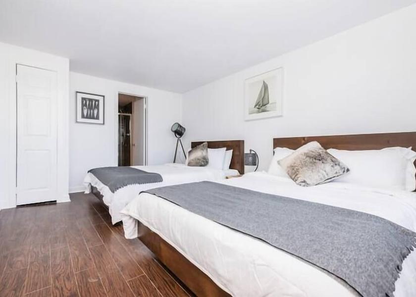Quebec Quebec City Room