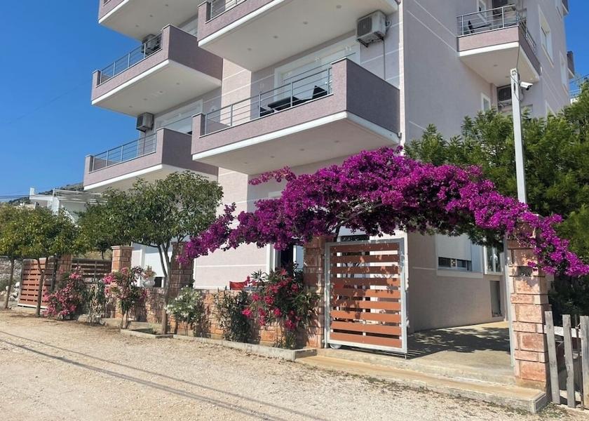  Sarande Exterior Detail