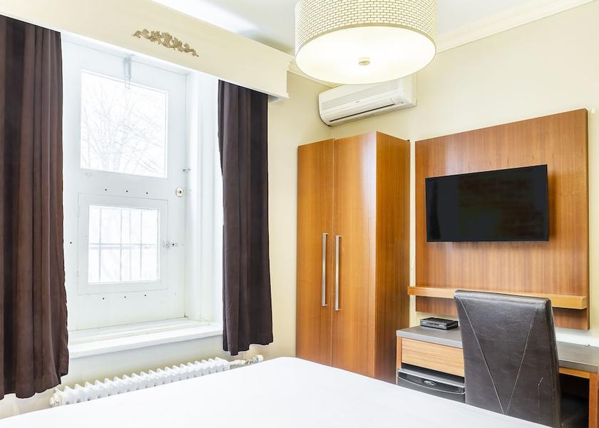 Quebec Quebec City Room