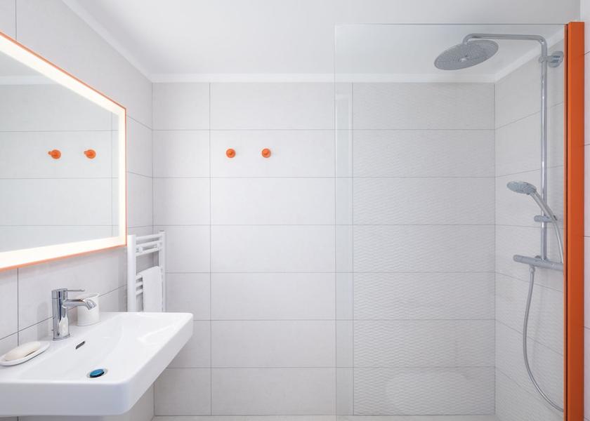 Corsica L'Île-Rousse Bathroom
