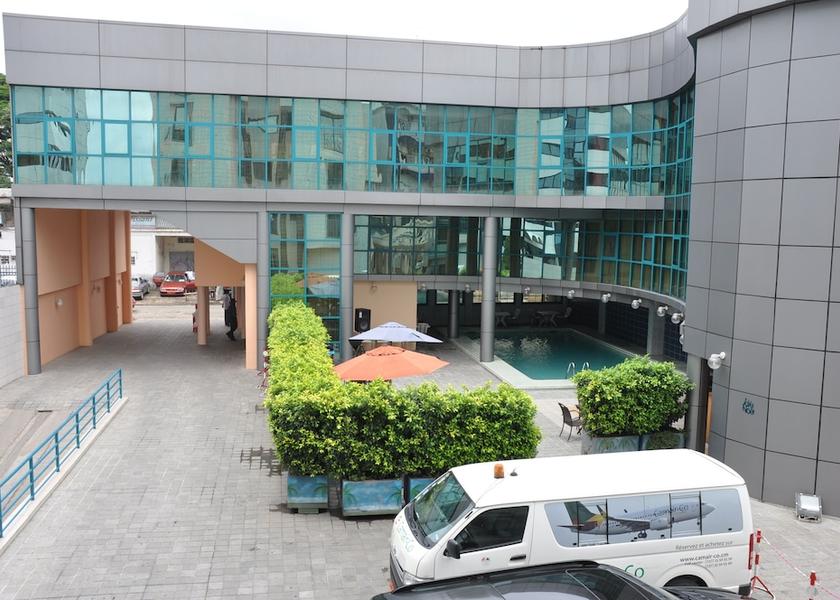 Littoral Douala Front of property