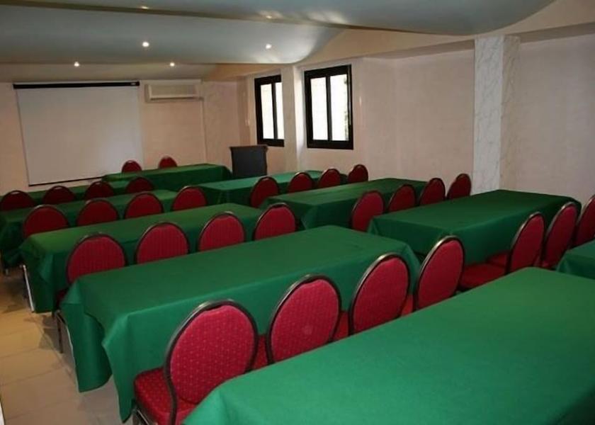  Douala Meeting Room