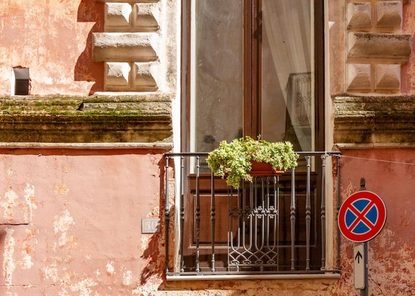 Puglia Nardo Exterior Detail