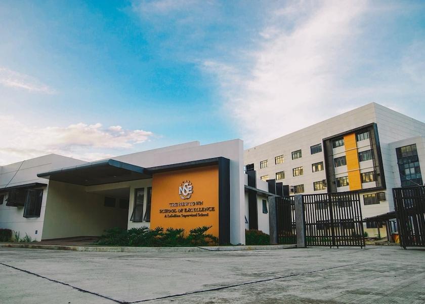 Central Visayas Lapu-Lapu Exterior Detail