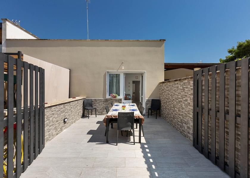Puglia Nardo Exterior Detail