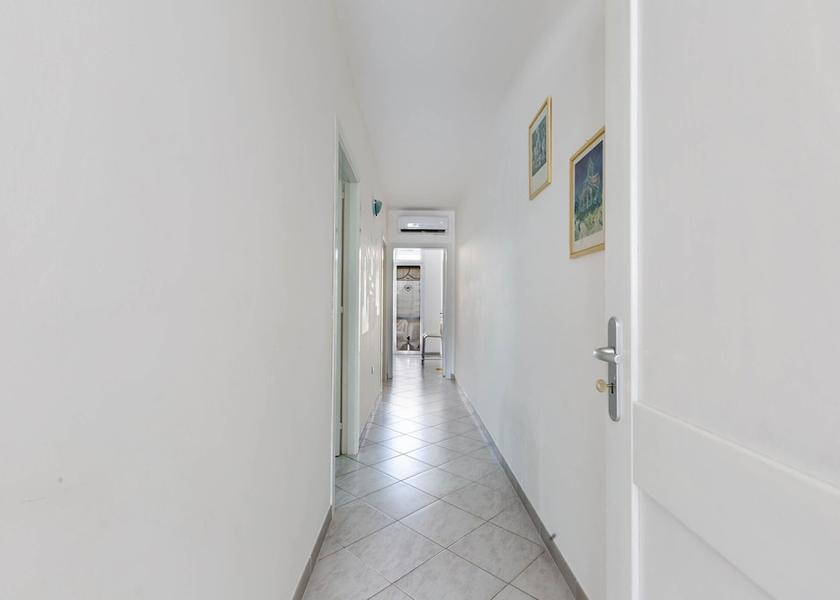 Puglia Nardo Interior Entrance