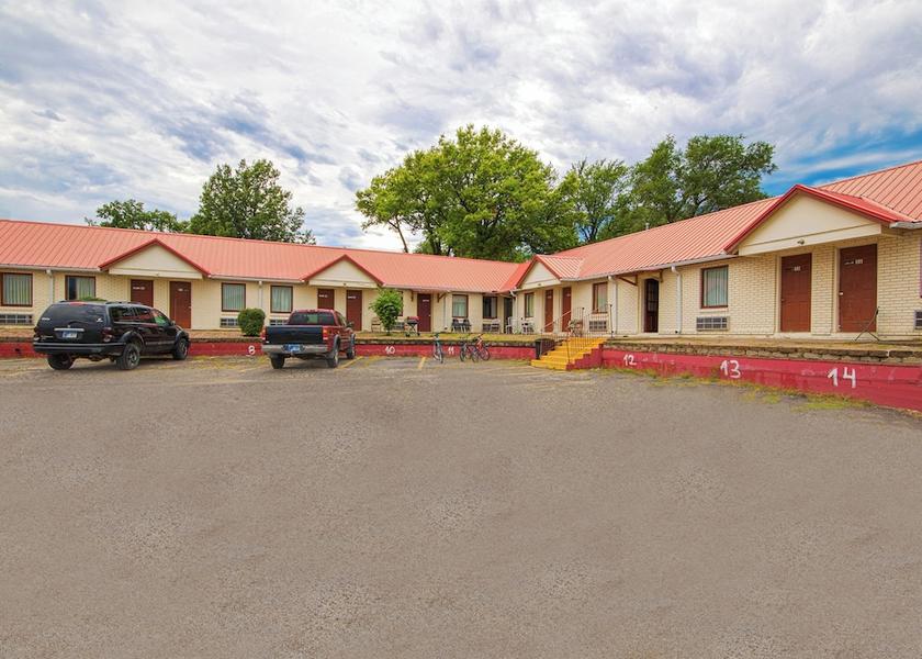 Kansas Hiawatha Parking