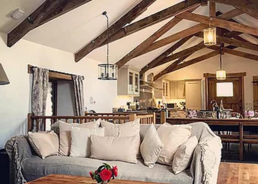 England Kingsbridge Interior Entrance