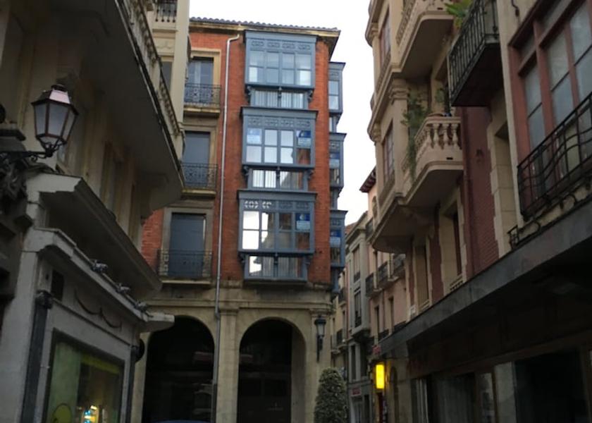 La Rioja Logroño Exterior Detail