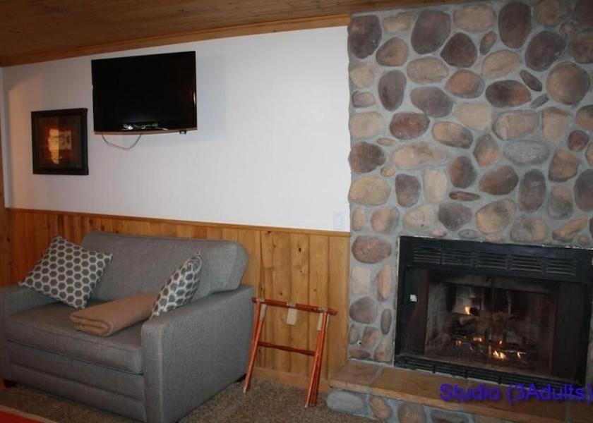 Arizona Lakeside Room