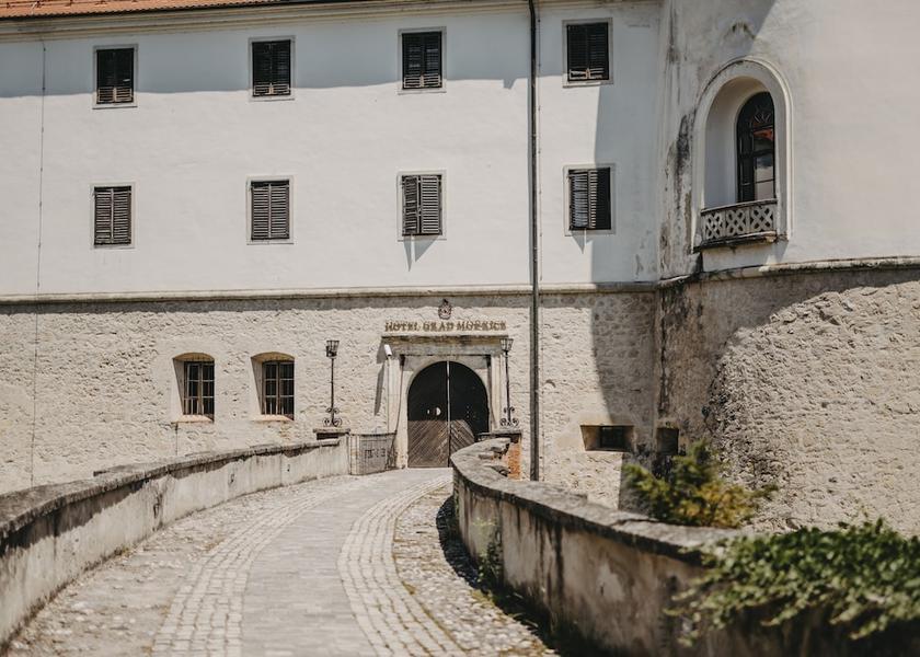  Brežice Outdoor wedding area
