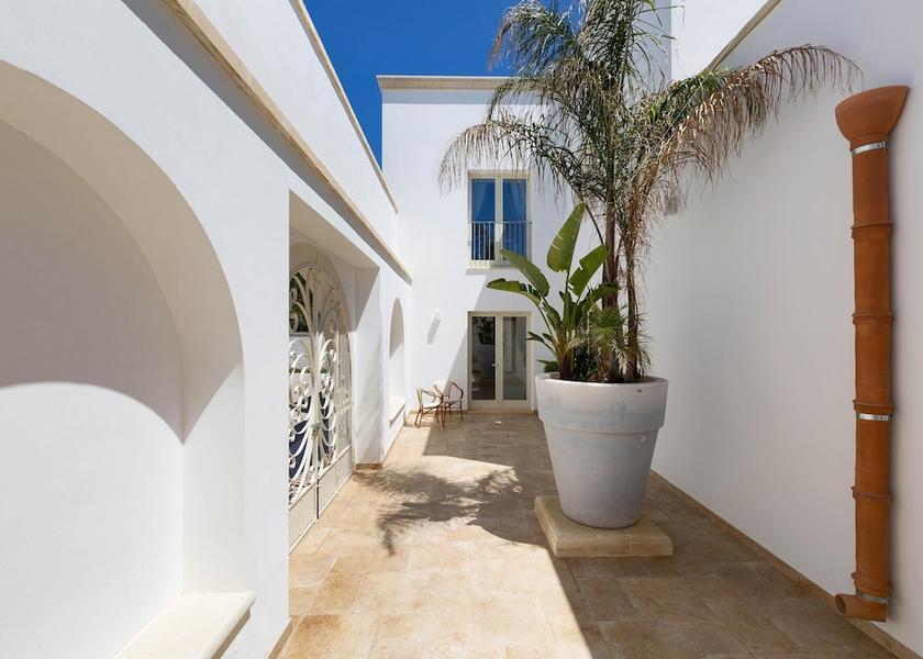 Puglia Nardo Exterior Detail