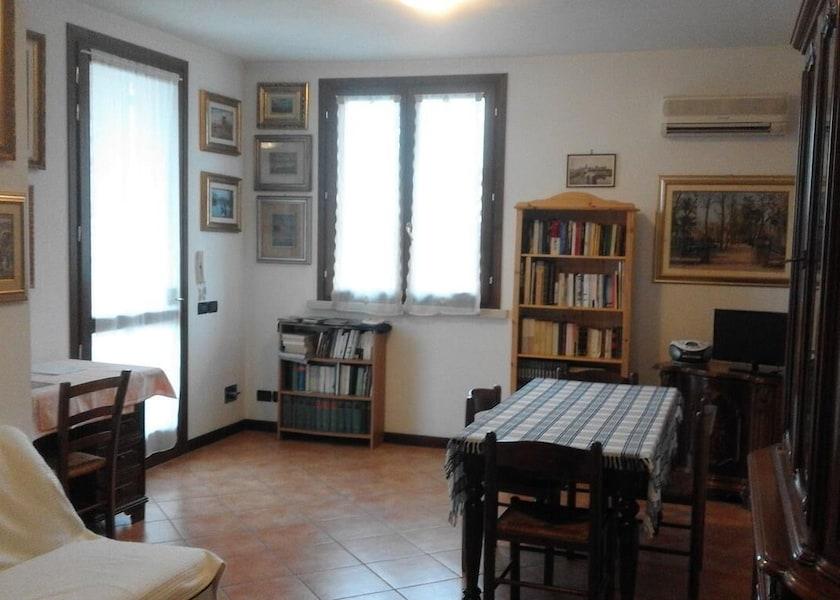 Lombardy Curtatone Breakfast area