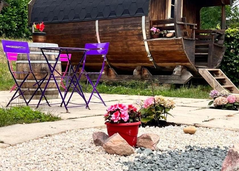 Auvergne-Rhone-Alpes Fleurie Room