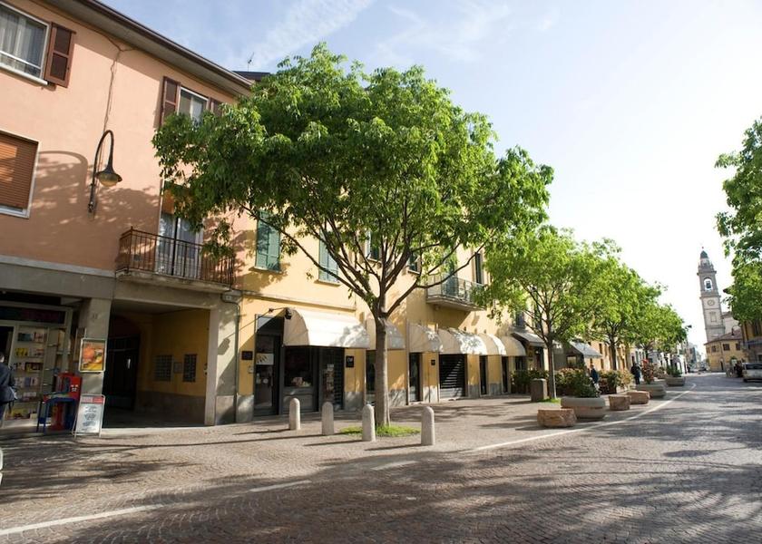 Lombardy Gorgonzola Exterior Detail
