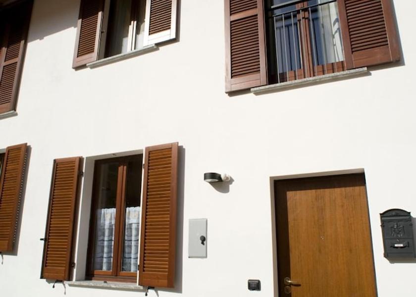 Lombardy Gorgonzola Exterior Detail