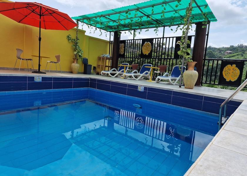  Aburi Exterior Detail