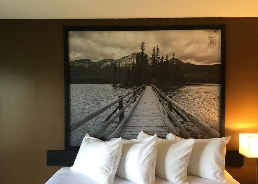 Alberta Spruce Grove Room