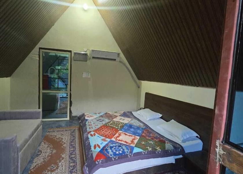 Uttarakhand Lansdowne Room
