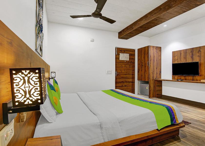 Delhi New Delhi Bedroom