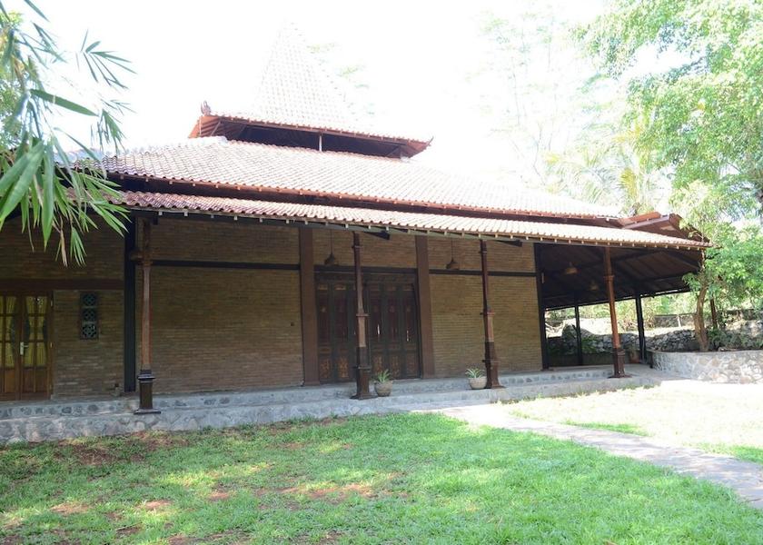 Central Java Ungaran Exterior Detail
