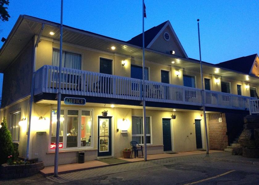 Ontario Huntsville Facade