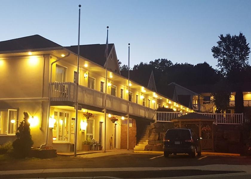 Ontario Huntsville Facade