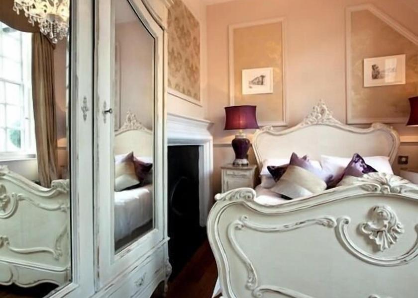 England West Malling Room