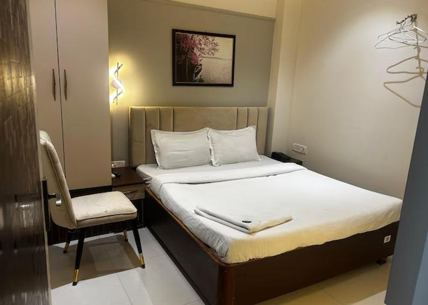 Uttar Pradesh Varanasi Deluxe Room