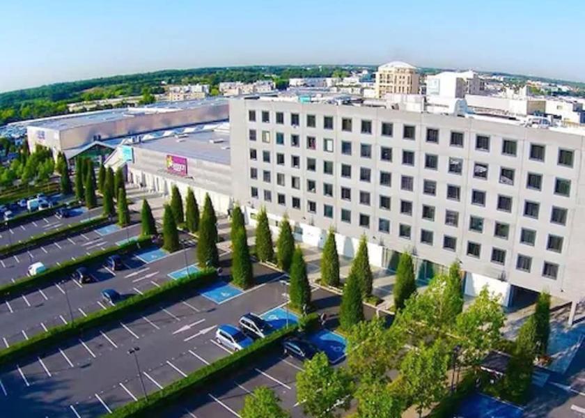 Ile-de-France Torcy Exterior Detail