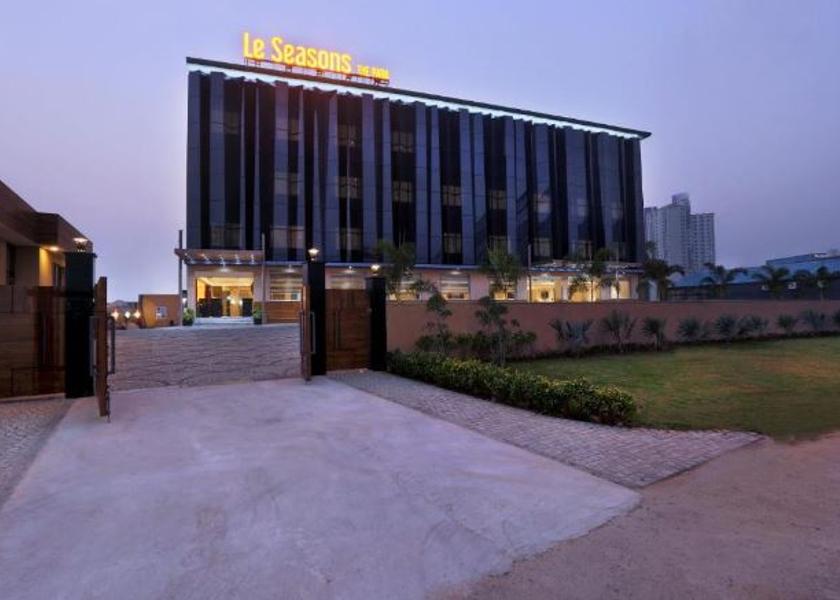 Uttar Pradesh Noida Facade