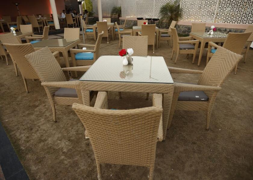 Madhya Pradesh Jabalpur Outdoor dining