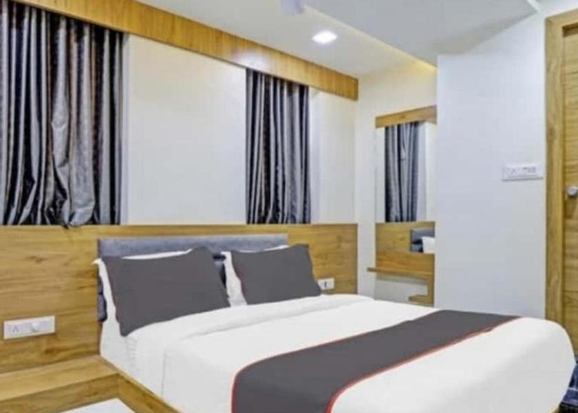 Gujarat Vadodara Deluxe Double Room