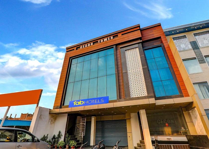 Uttar Pradesh Lucknow Facade