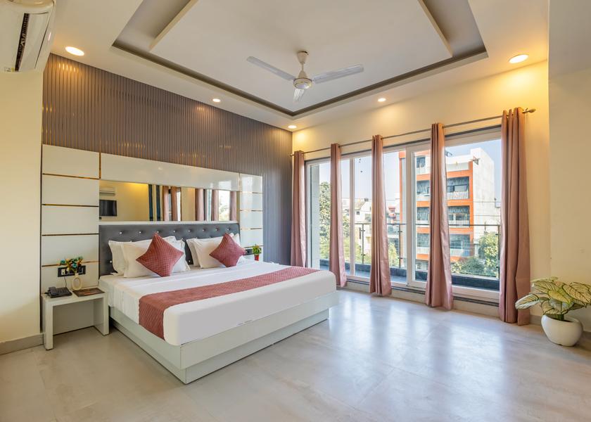 Uttar Pradesh Noida Boutique Modern Studio Private Balcony Rooms