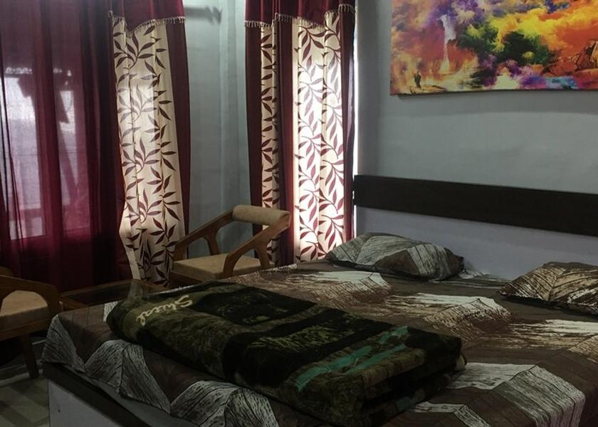 Uttarakhand Dhanaulti Double bed with attached washroom