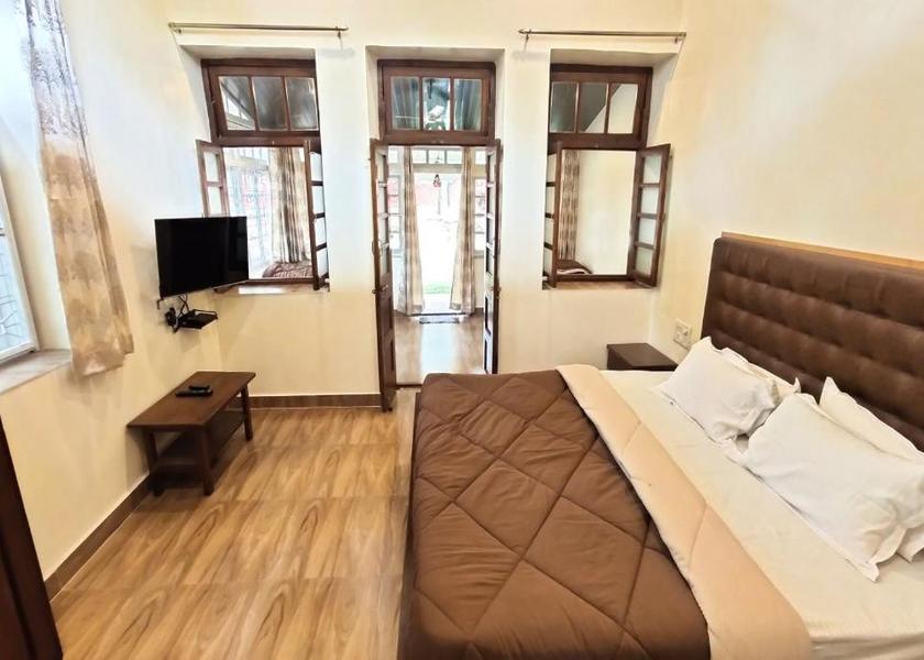 Maharashtra Panchgani Superior Deluxe AC Suite with Private Lawn and Veranda