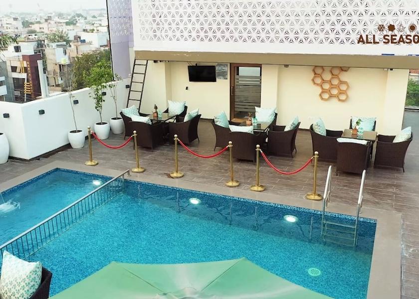 Uttar Pradesh Lucknow Rooftop pool