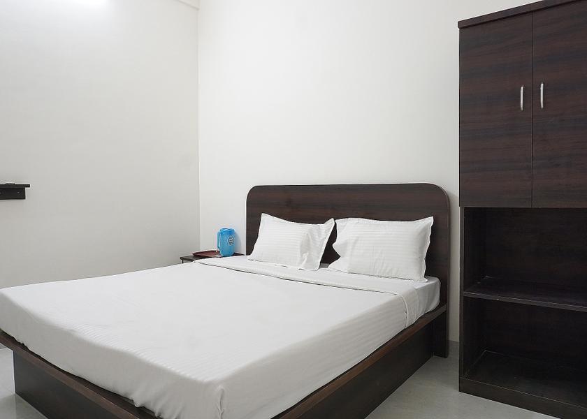 Maharashtra Pune Deluxe Room
