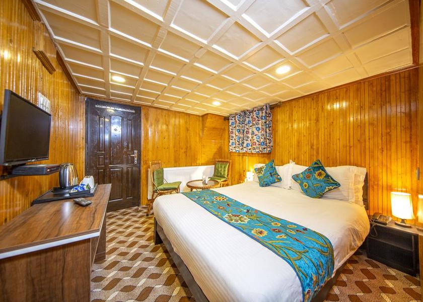 Jammu and Kashmir Gulmarg Deluxe Room + Heating